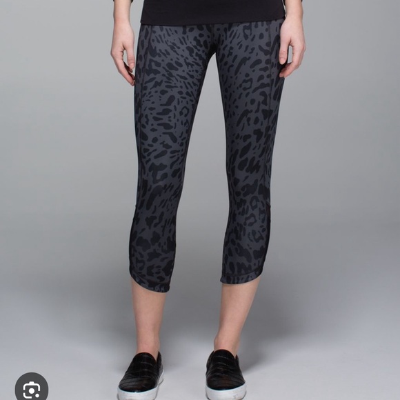 Lulu Lemon Just Breathe Animal Swirl Size 8 - Picture 9 of 9